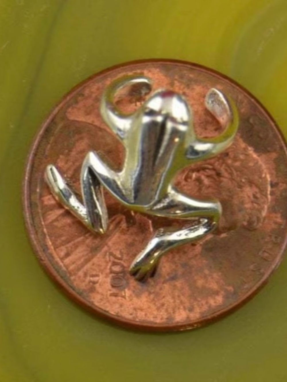 Silvertone Frog 🐸 Ear Cuff - Picture 2 of 3